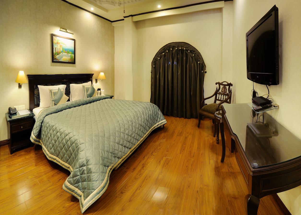 Diplomat Residency